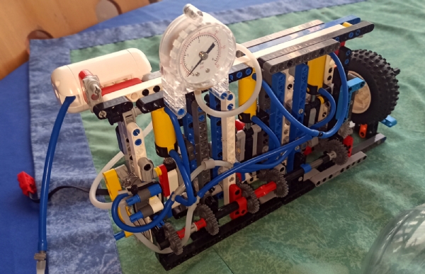 Lego 3 Cylinder Pneumatic Engine with Starter Motor