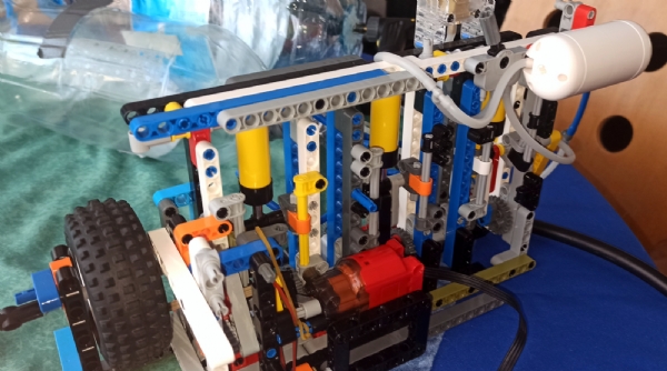 Lego 3 Cylinder Pneumatic Engine with Starter Motor