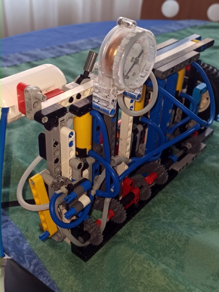 Lego 3 Cylinder Pneumatic Engine with Starter Motor