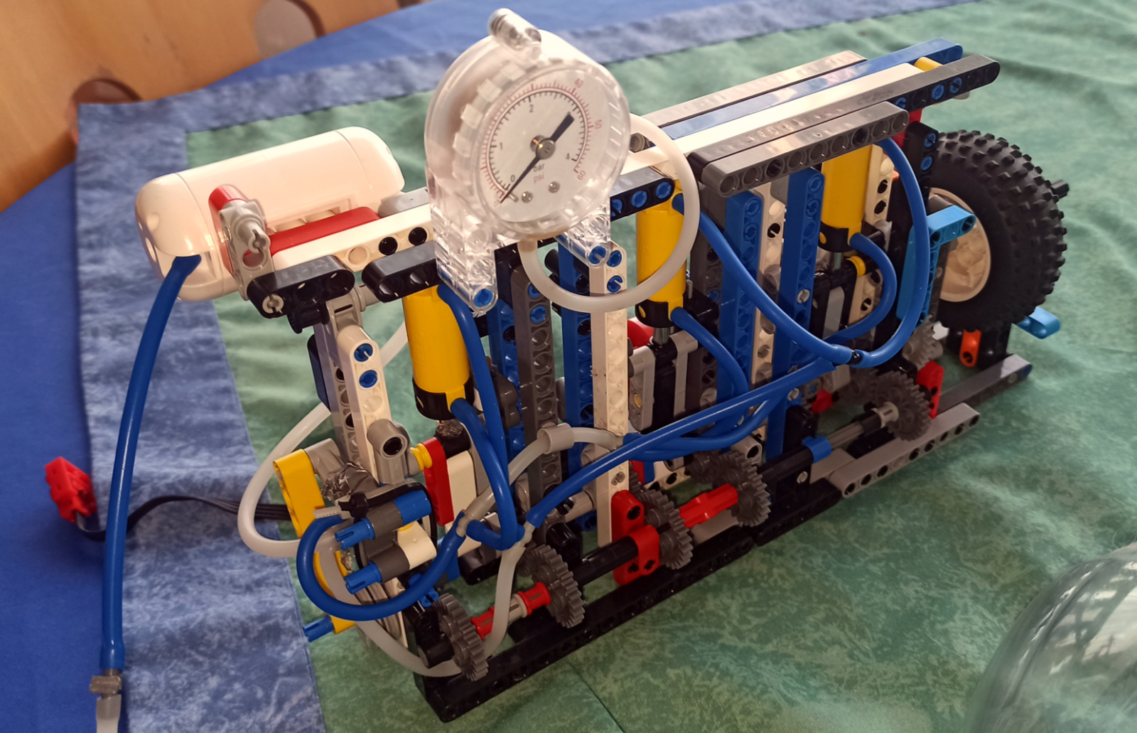 Lego 3 Cylinder Pneumatic Engine with Starter Motor