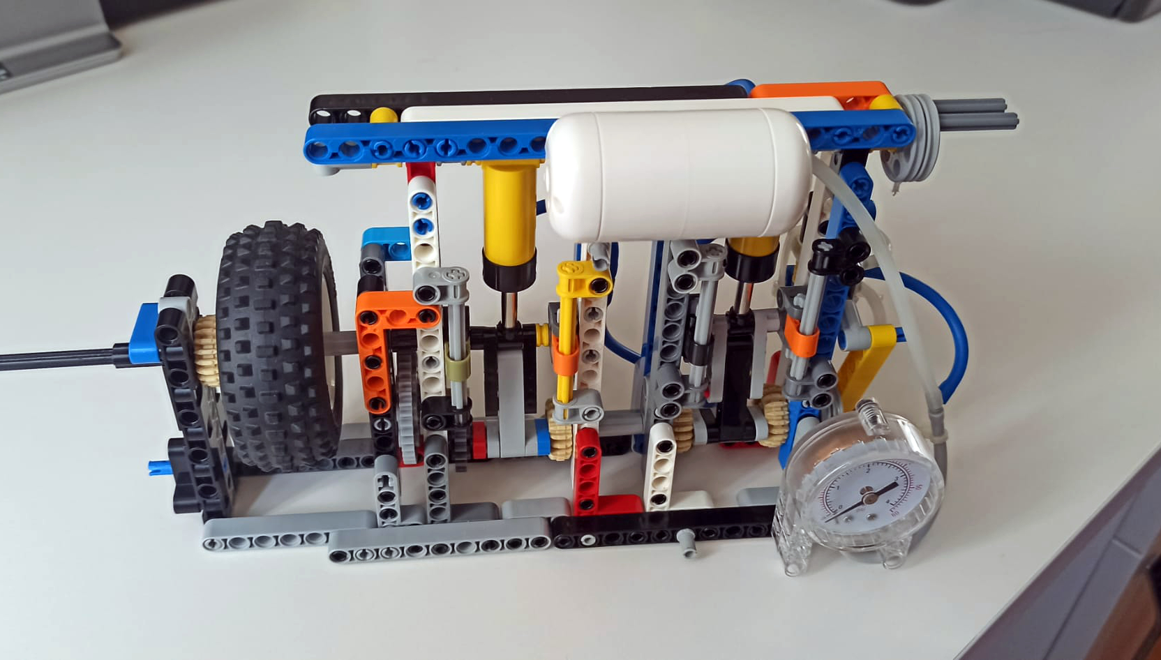 Lego 2 Cylinder Pneumatic Engine
